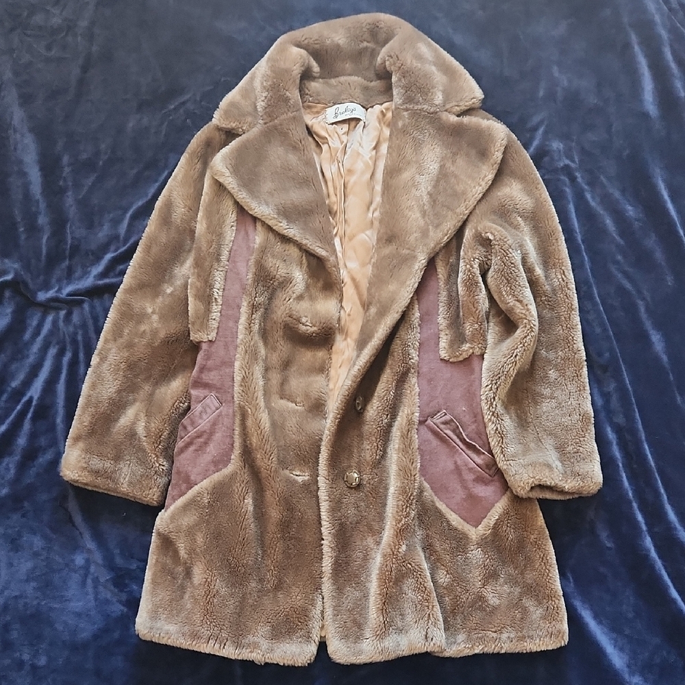 Elegant Faux Fur Teddy Jacket in Brown and Tan